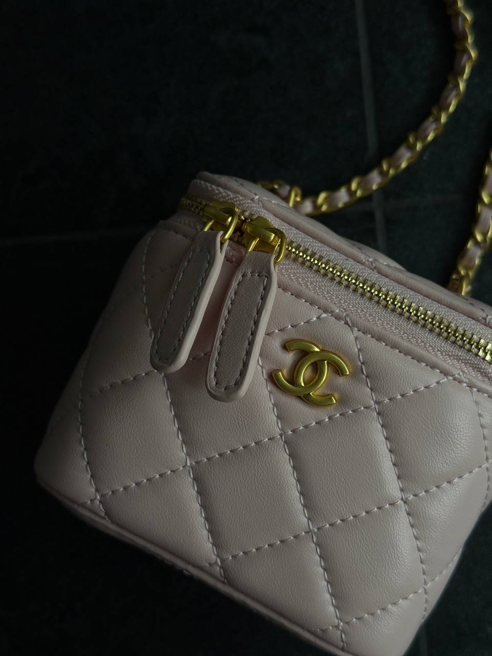 Chanel Classic powder Lambskin Pearl Crush Mini Vanity Case - 2