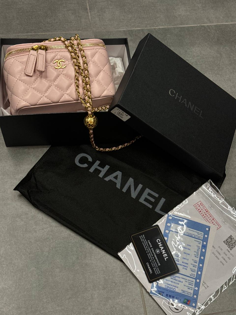 Chanel Classic Powder Lambskin Pearl Crush Vanity Bag Gold - 4