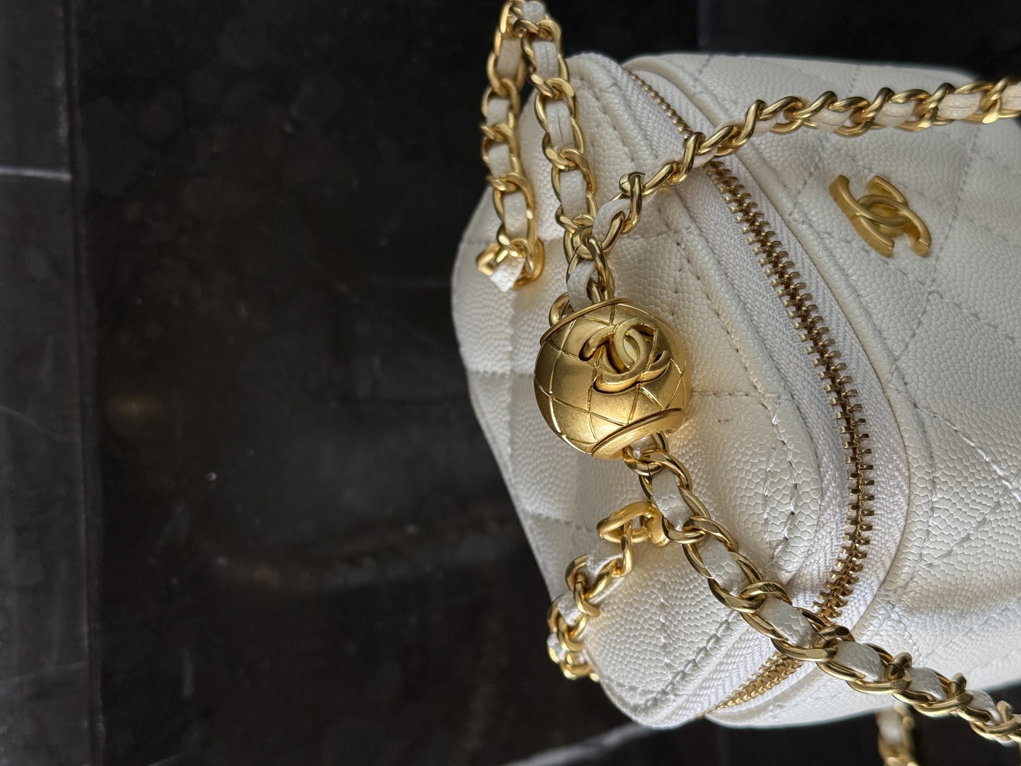 Chanel Classic White Lambskin Pearl Crush Mini Vanity Case [оригі - 5