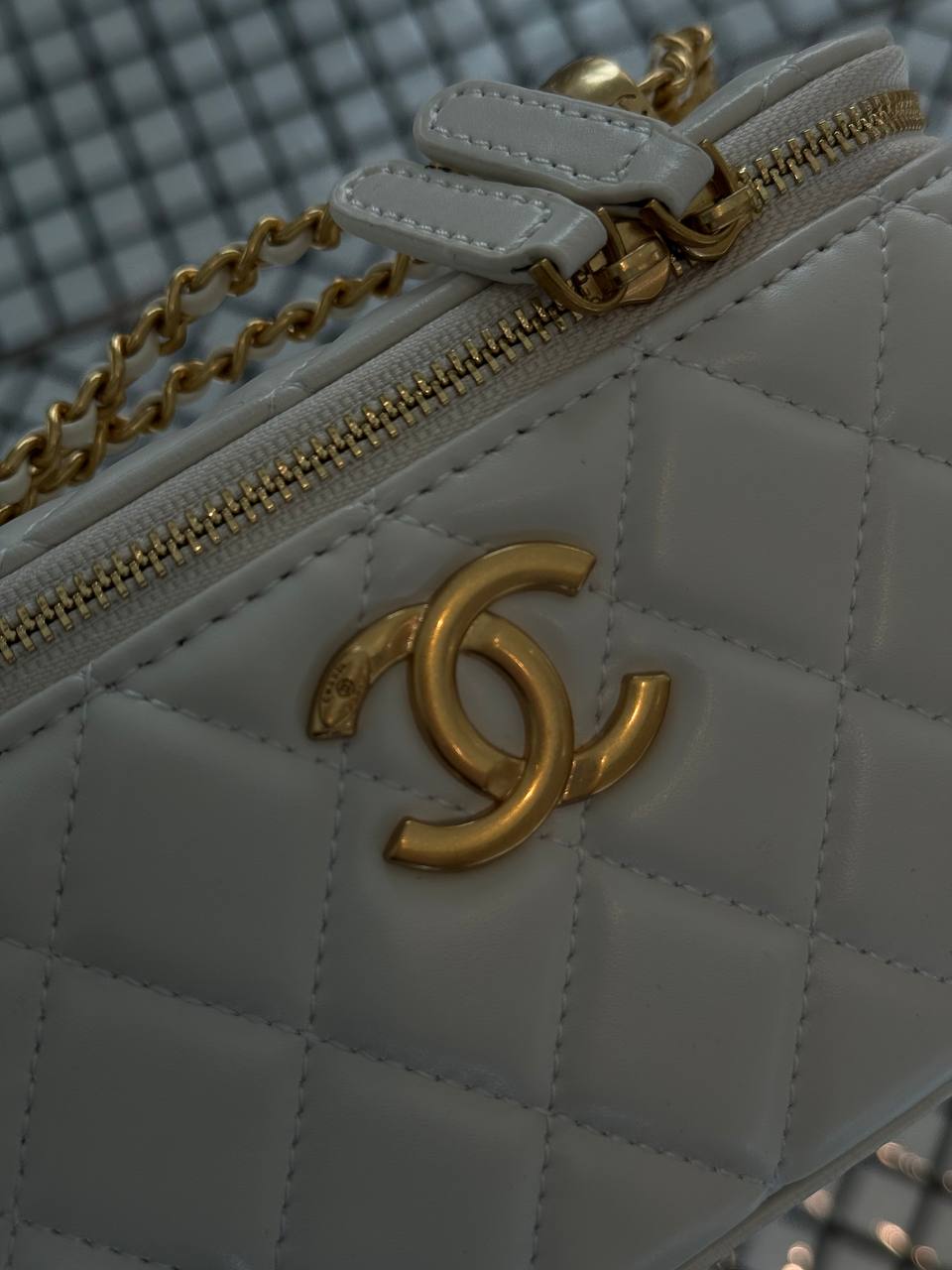 Chanel Classic White Lambskin Pearl Crush Vanity Bag Gold - 16