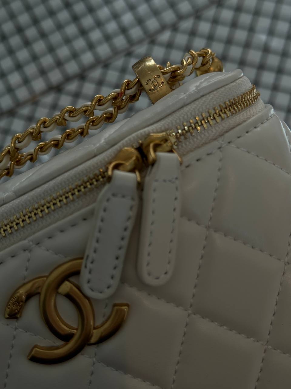 Chanel Classic White Lambskin Pearl Crush Vanity Bag Gold - 18