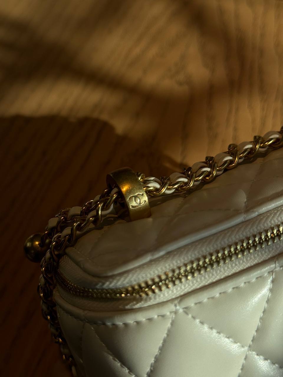 Chanel Classic White Lambskin Pearl Crush Vanity Bag Gold - 19