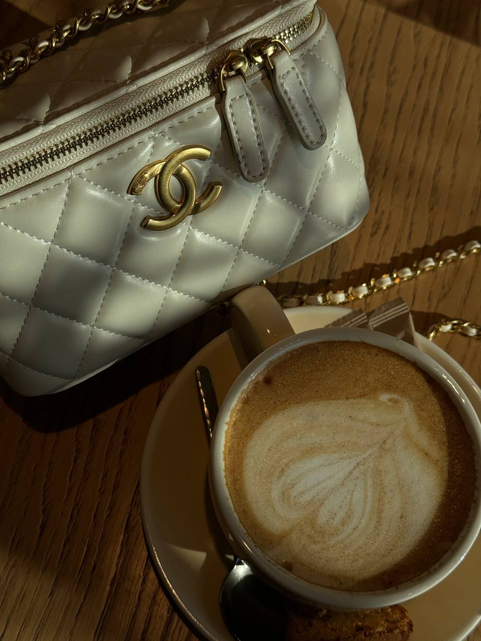 Chanel Classic White Lambskin Pearl Crush Vanity Bag Gold - 2