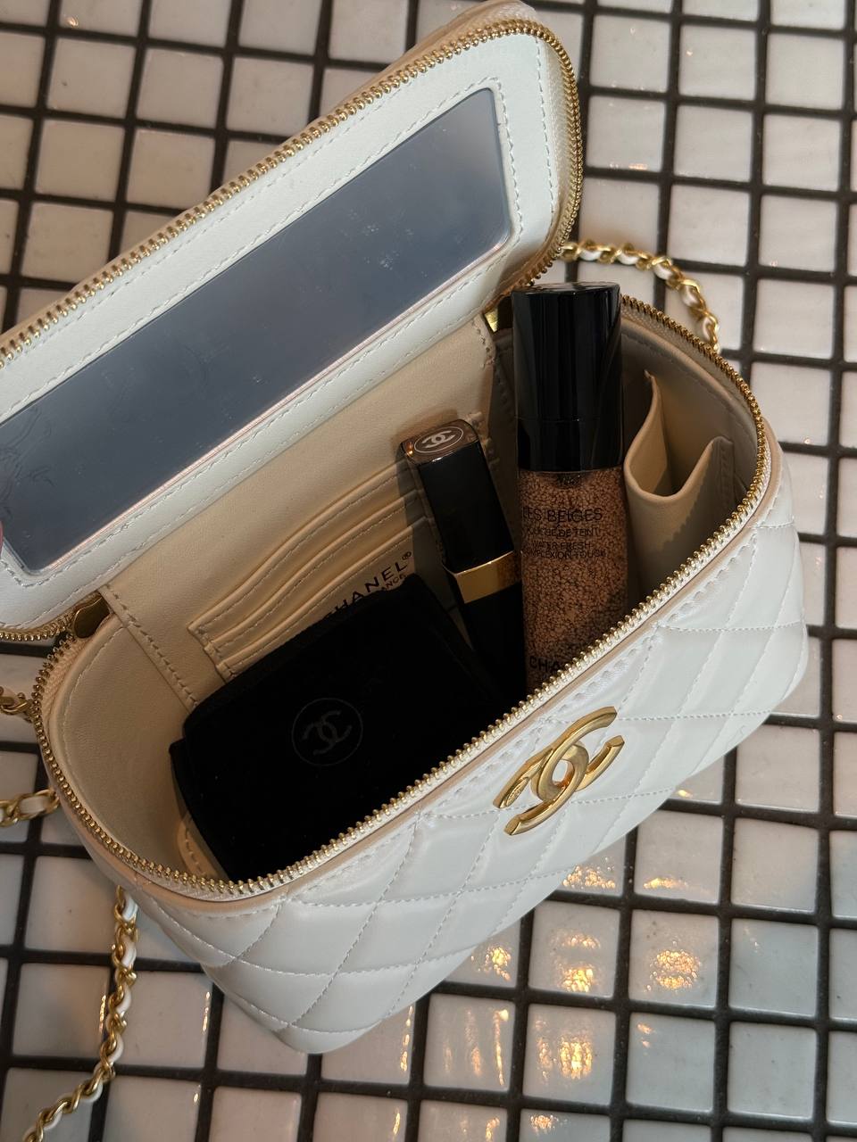 Chanel Classic White Lambskin Pearl Crush Vanity Bag Gold - 20