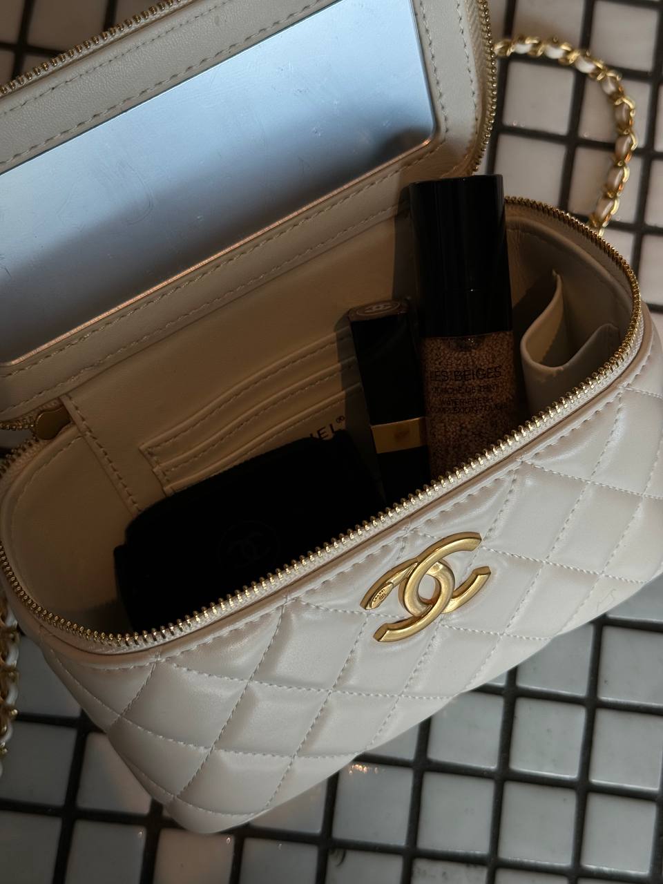 Chanel Classic White Lambskin Pearl Crush Vanity Bag Gold - 21