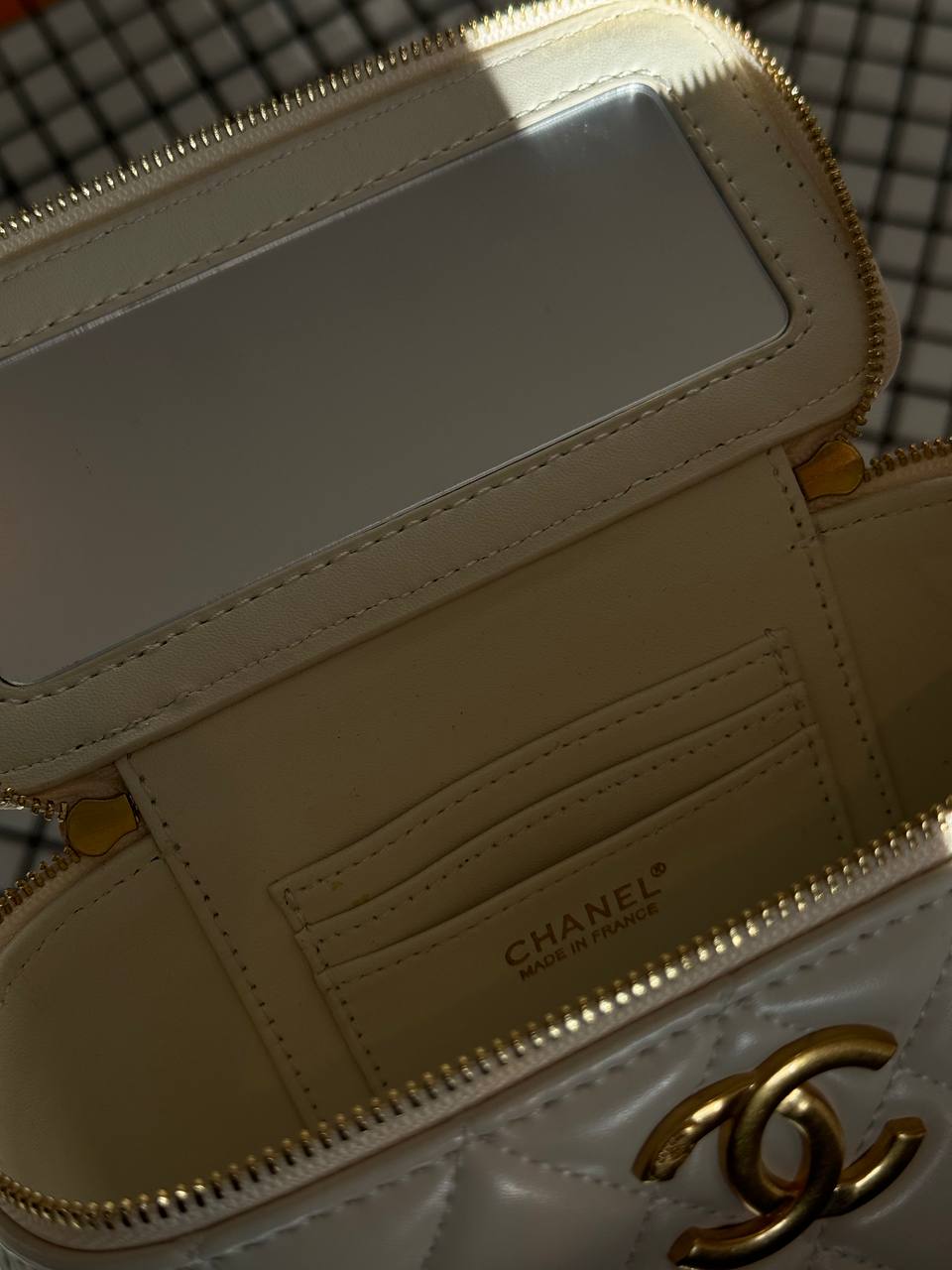 Chanel Classic White Lambskin Pearl Crush Vanity Bag Gold - 22