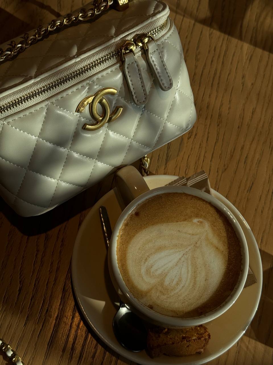 Chanel Classic White Lambskin Pearl Crush Vanity Bag Gold - 5