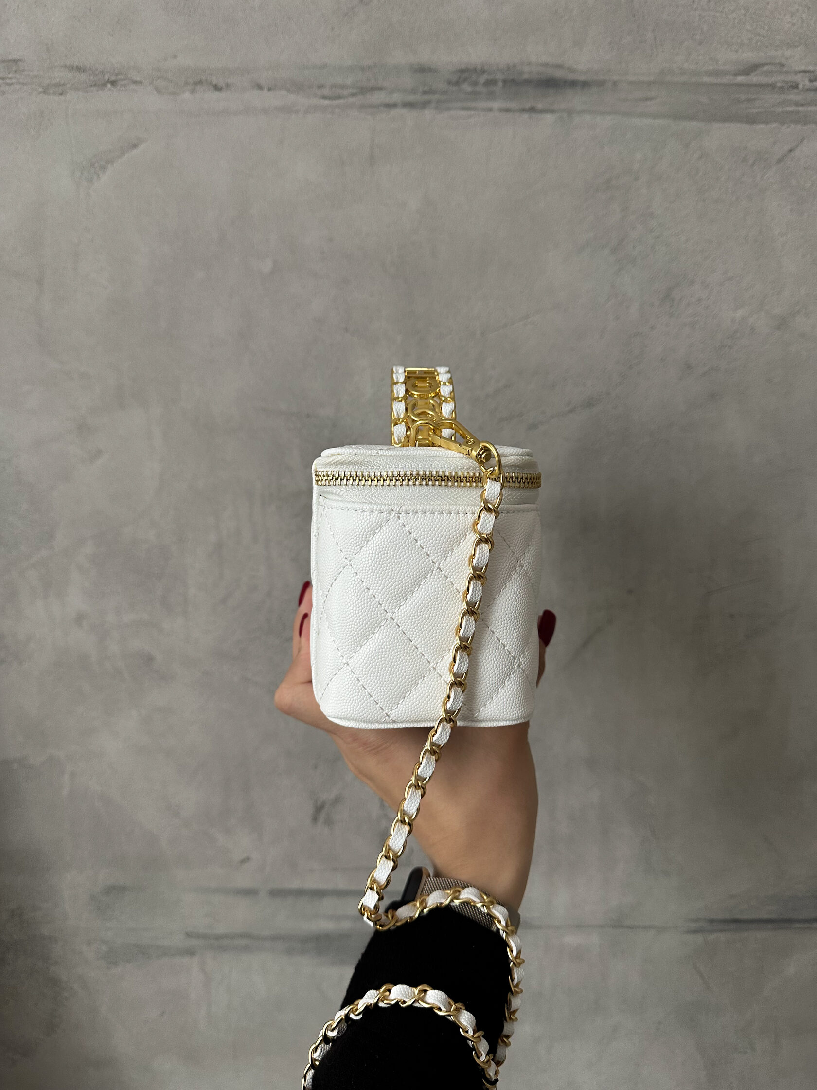 Chanel Classic White Lambskin Pearl Crush Vanity Bag Gold - 13