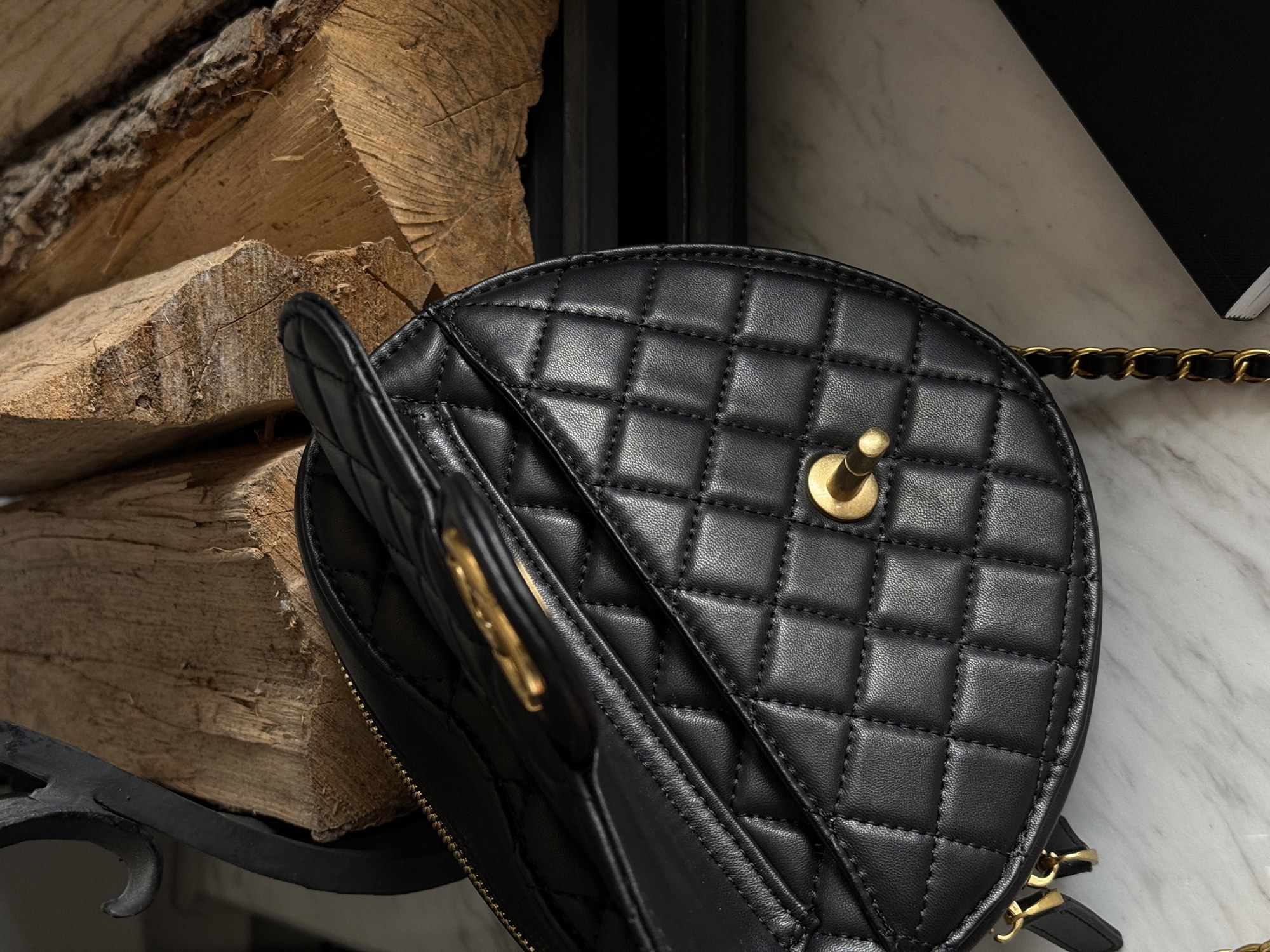 Chanel Heart Chain Clutch Bag Black Магнітна Коробка - 8