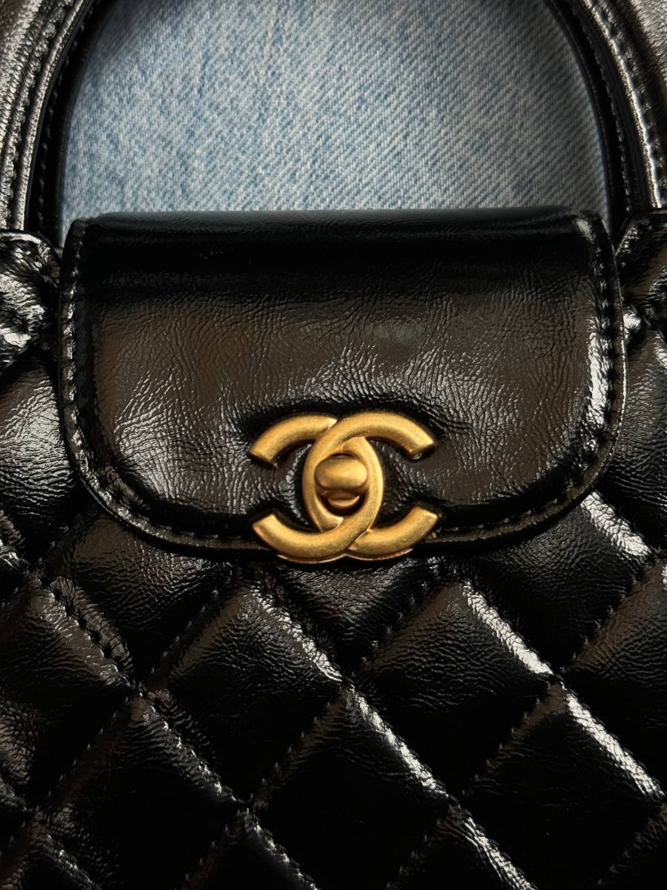 Chanel Kelly Bag Shiny Aged Calfskin Black &amp; Gold Hardware - 3