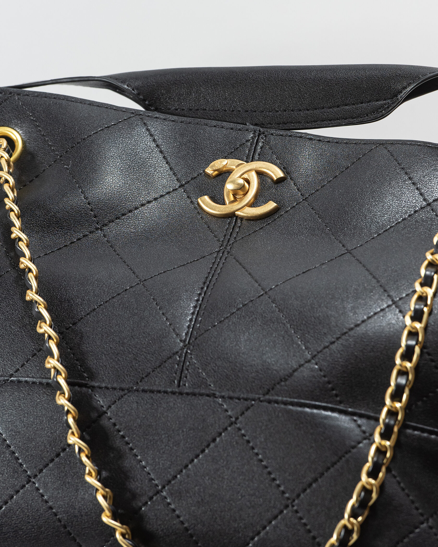 Chanel Large Shopping Bag Shiny Lambskin &amp; Gold-Tone Metal Black. - 6