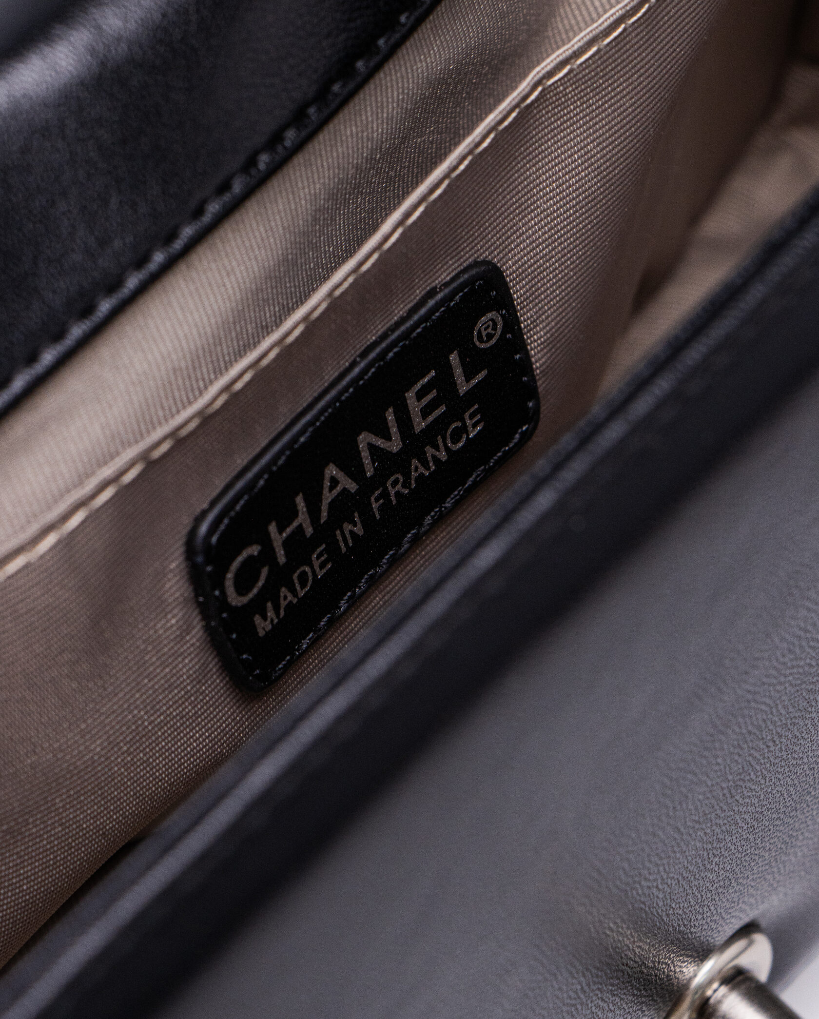 Chanel Medium Boy Black/Silver Caviar RHW Smooth Skin - 13