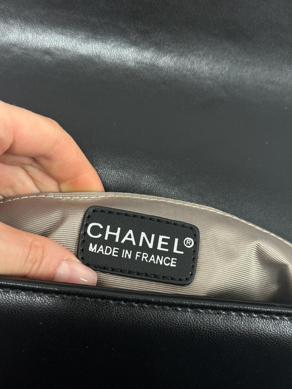 Chanel Medium Boy Black/Silver Caviar RHW Smooth Skin - 14