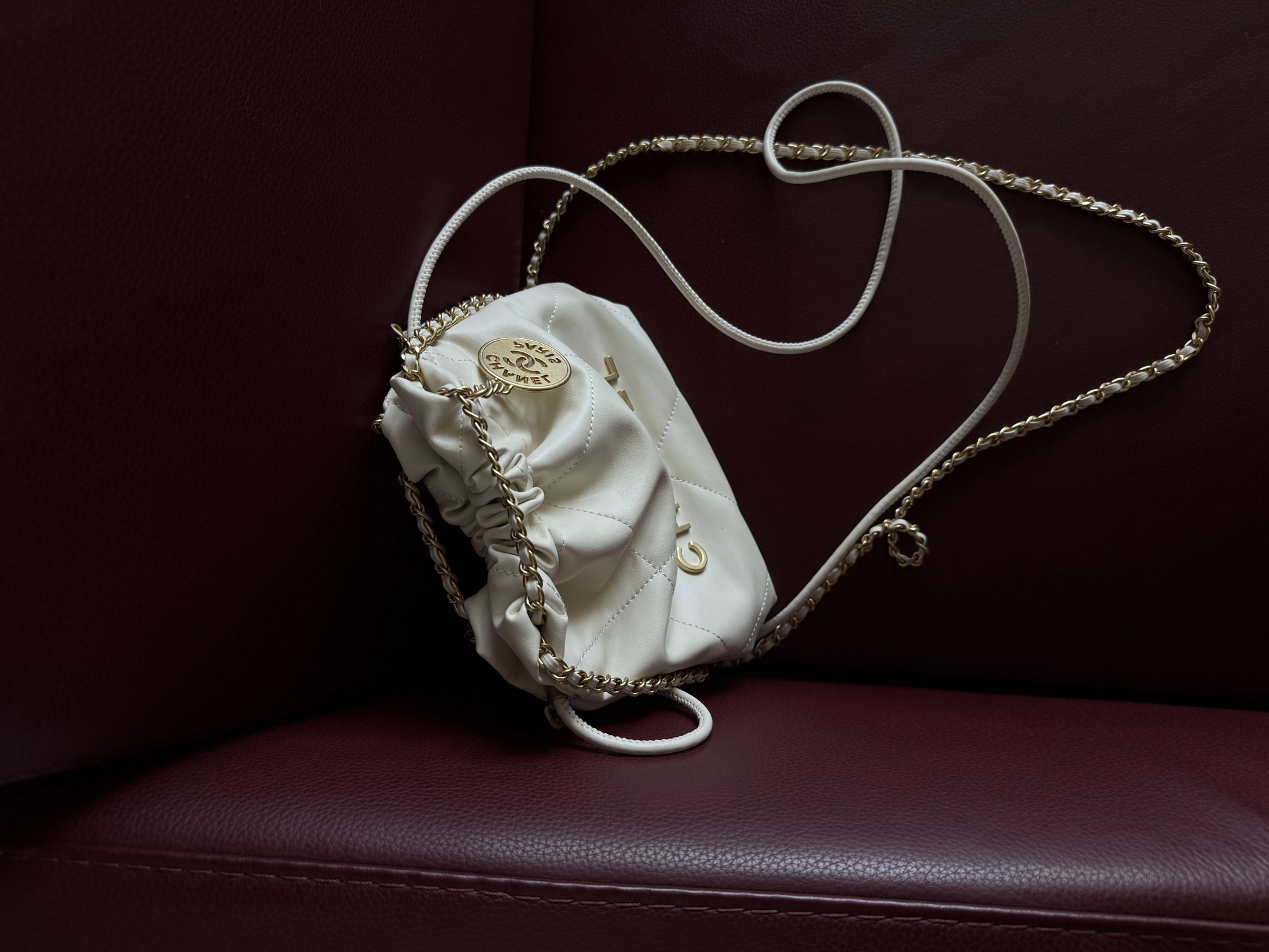 Chanel Milk Quilted Calfskin Mini 20 Bag Gold Hardware Магнітна К - 7