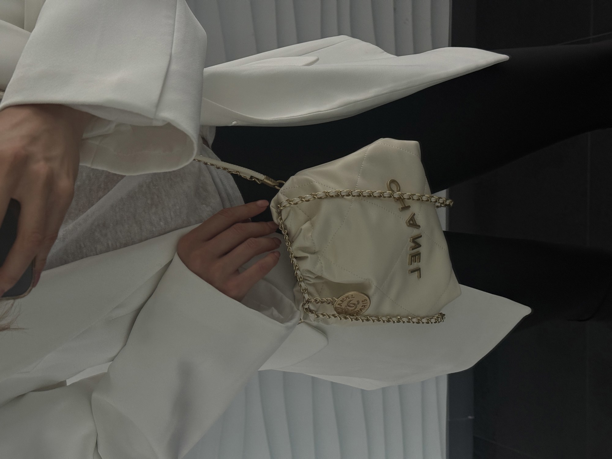 Chanel Milk Quilted Calfskin Mini 20 Bag Gold Hardware Магнітна К - 11