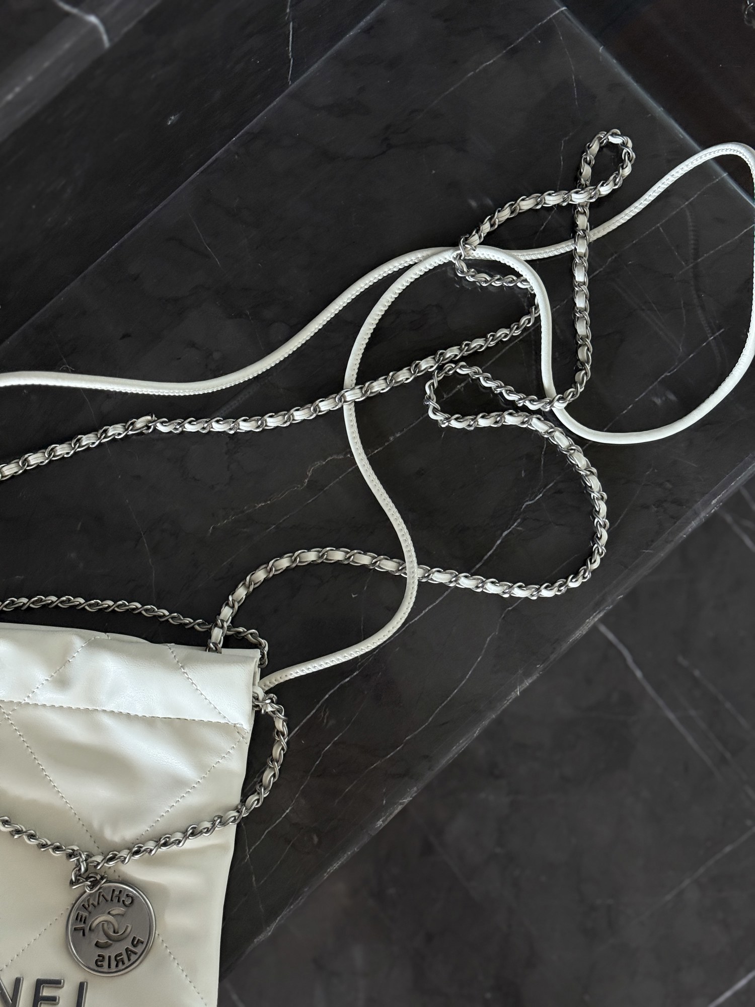 Chanel Milk Quilted Calfskin Mini 20 Bag Silver Hardware Магнітна - 4