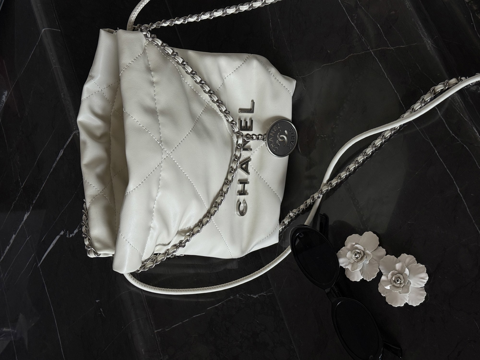 Chanel Milk Quilted Calfskin Mini 20 Bag Silver Hardware Магнітна - 5