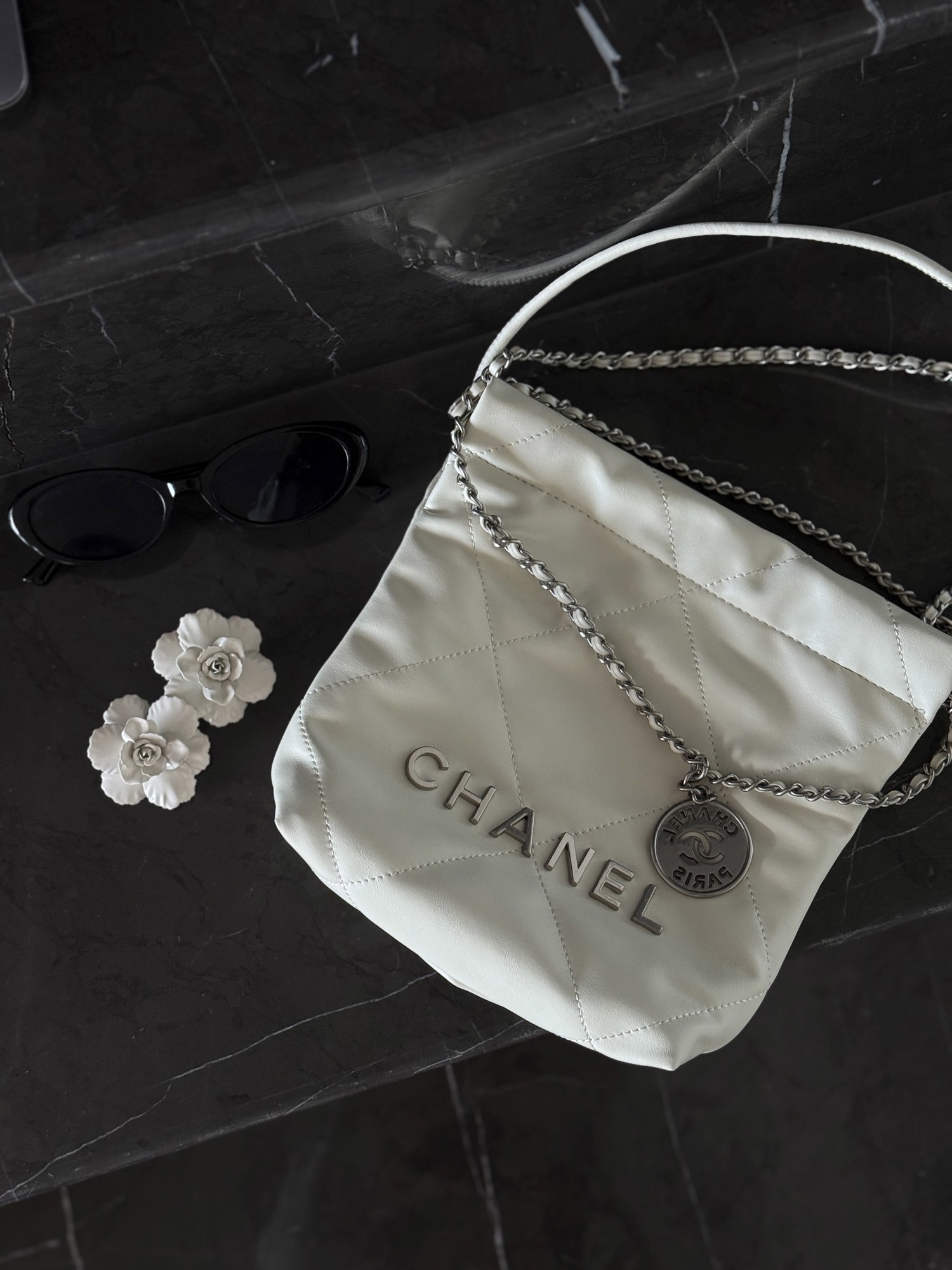 Chanel Milk Quilted Calfskin Mini 20 Bag Silver Hardware Магнітна - 2