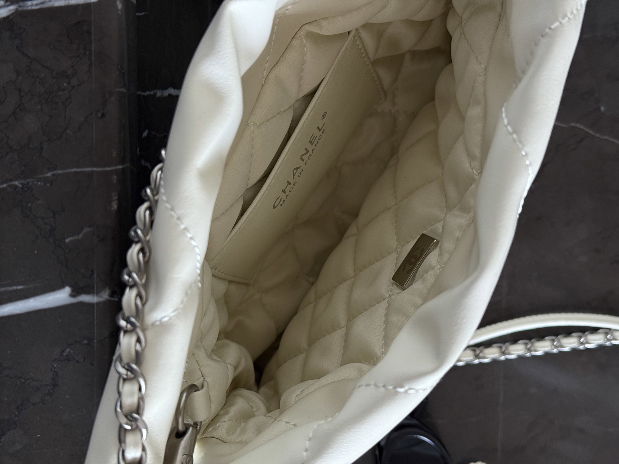 Chanel Milk Quilted Calfskin Mini 20 Bag Silver Hardware Магнітна - 3