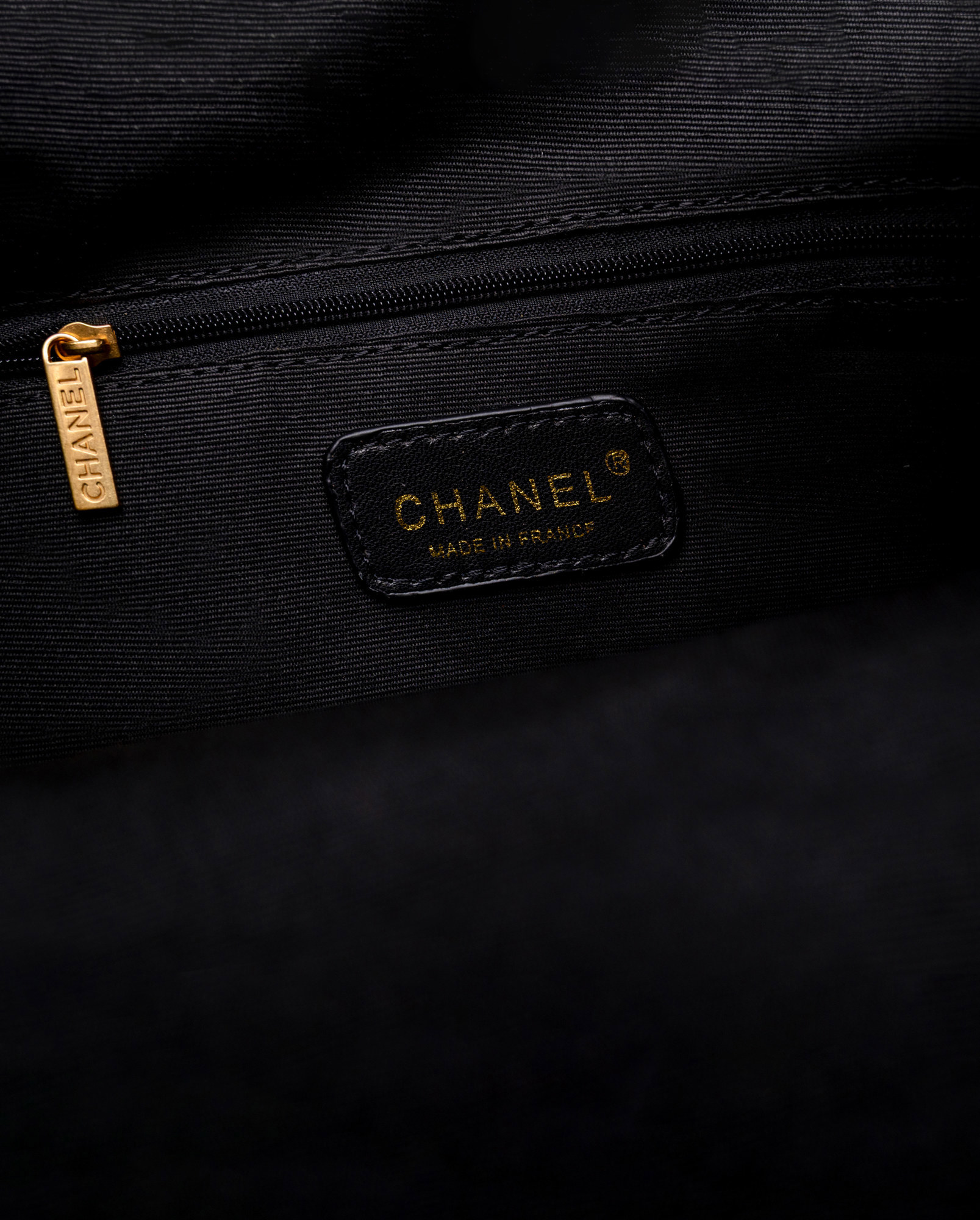 Chanel Shopping Bag 26 Black/Gold - 6