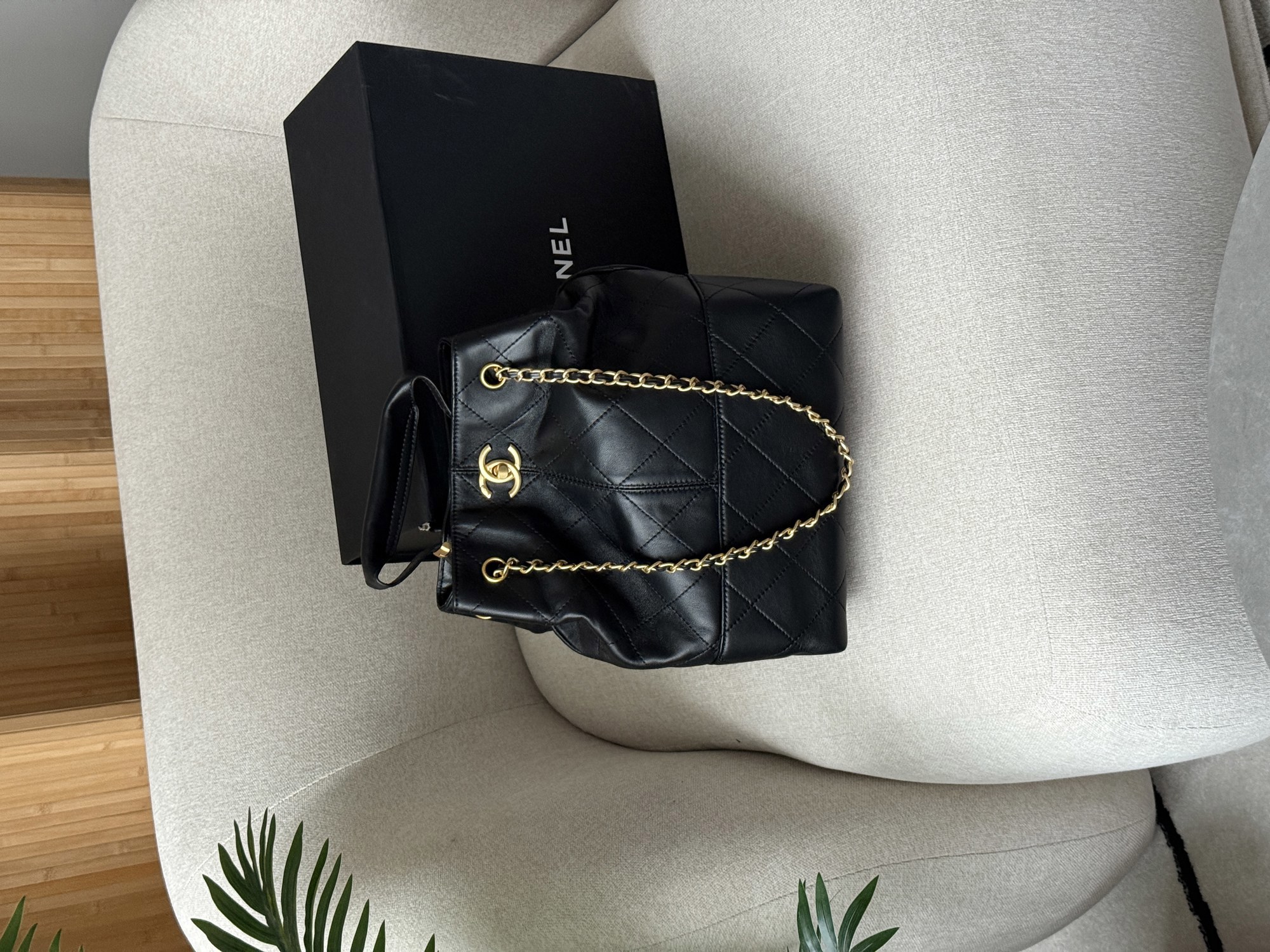 Chanel Shopping Bag 26 Black/Gold - 15