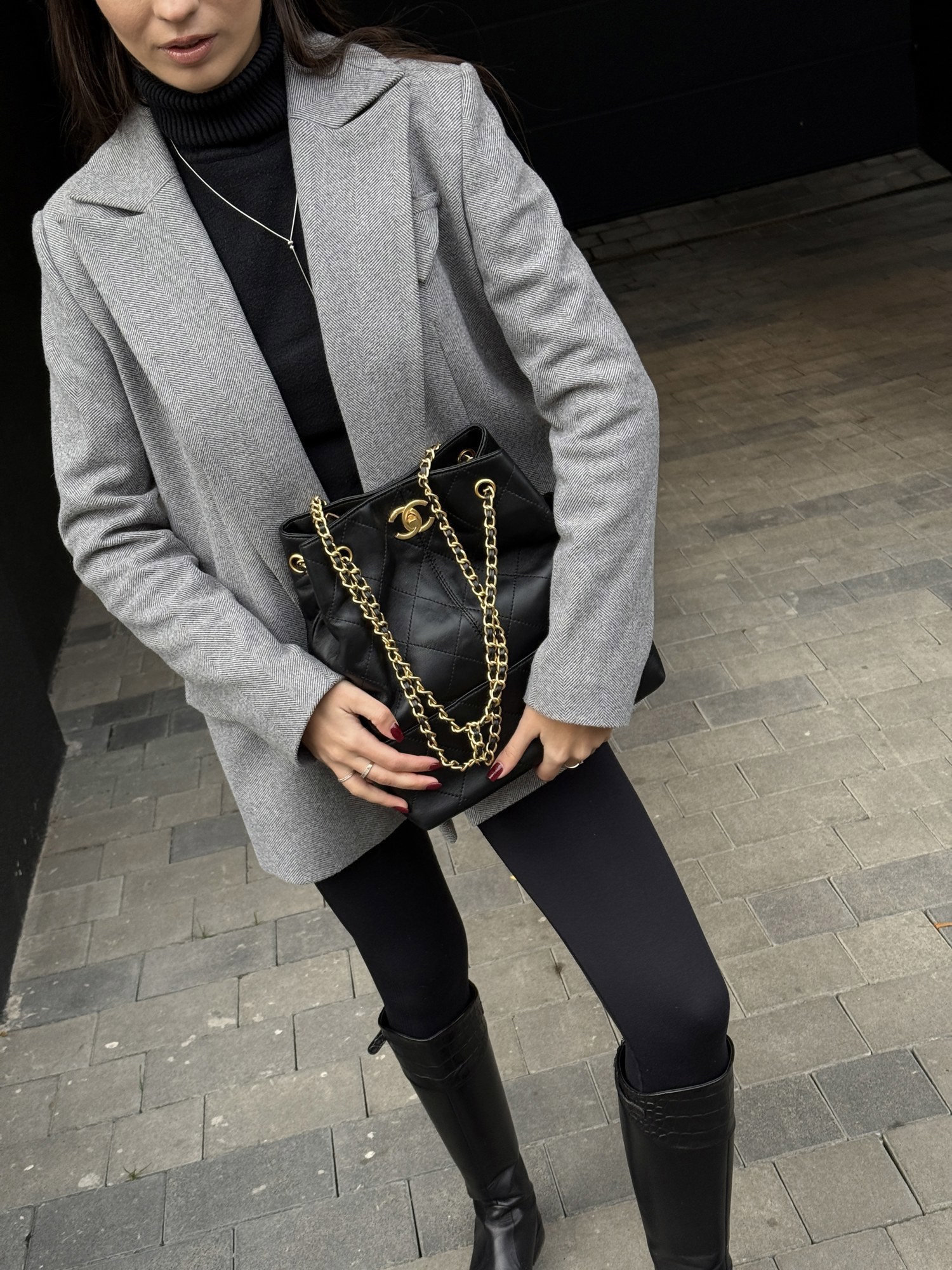 Chanel Shopping Bag 26 Black/Gold - 9