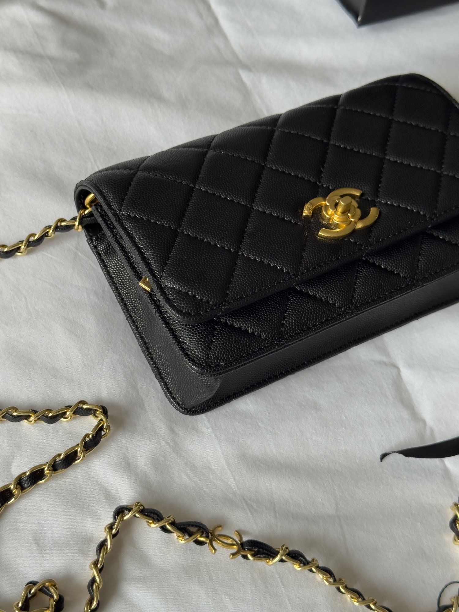 Chanel Shoulder Bag Black/Gold Caviar магнітна коробка - 11