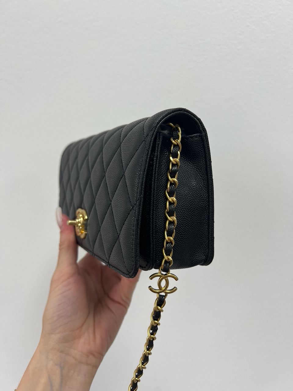 Chanel Shoulder Bag Black/Gold - 3