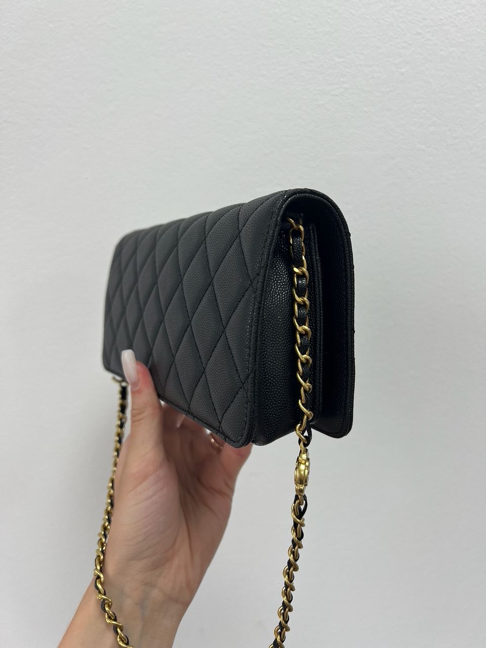 Chanel Shoulder Bag Black/Gold - 4