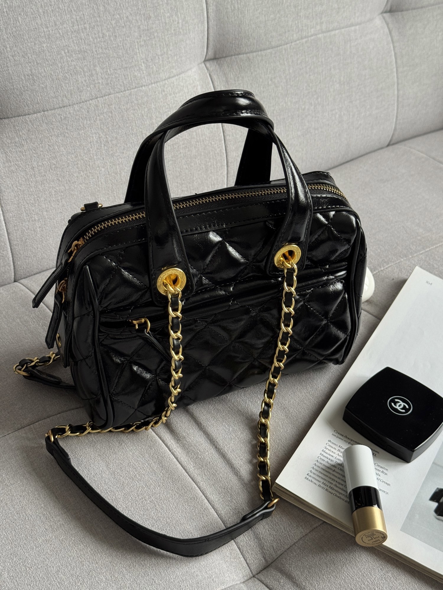 Chanel Small Bowling Bag in Patent Crumpled Calfskin Black/Gold - 3