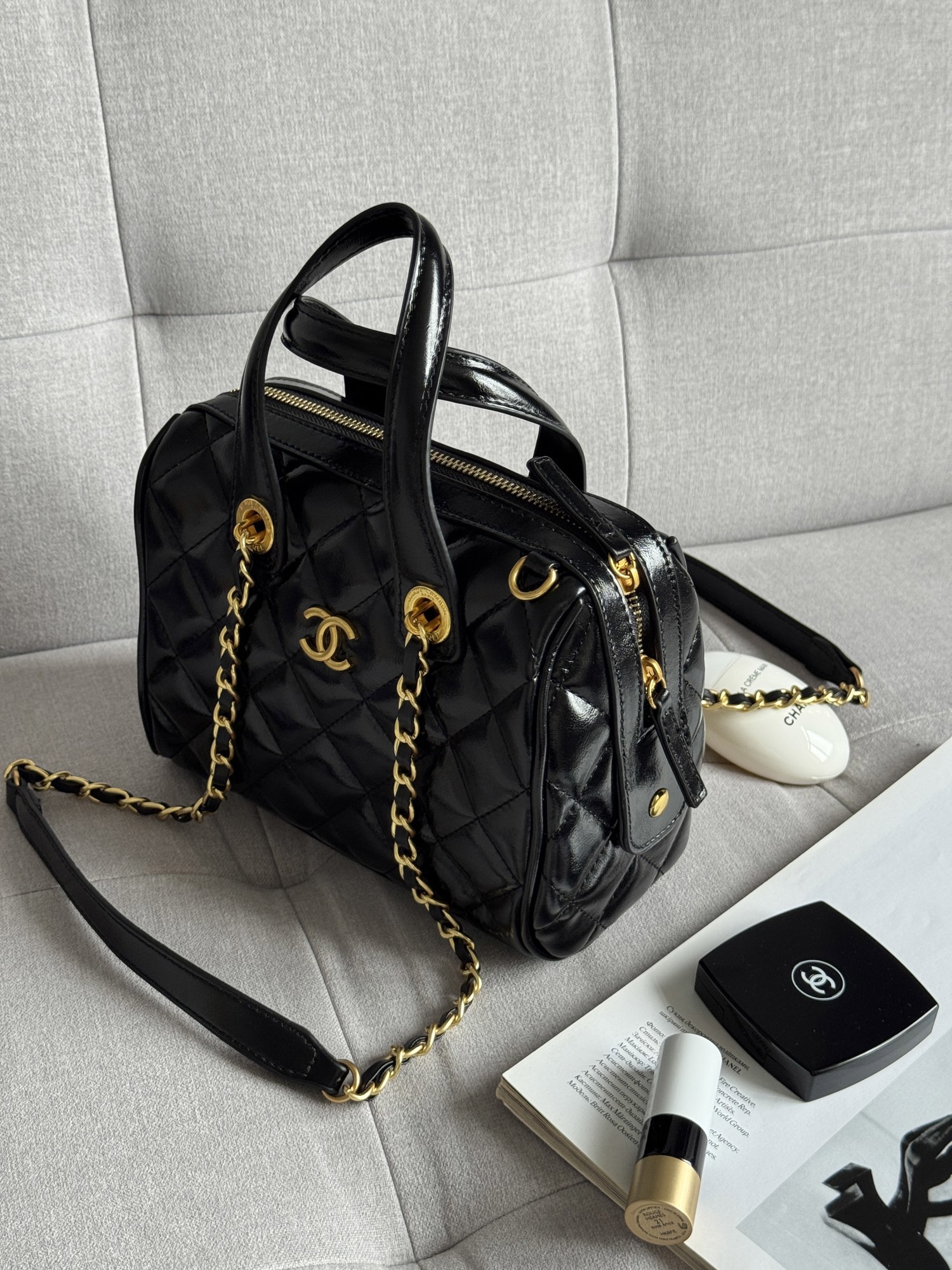 Chanel Small Bowling Bag in Patent Crumpled Calfskin Black/Gold - 2