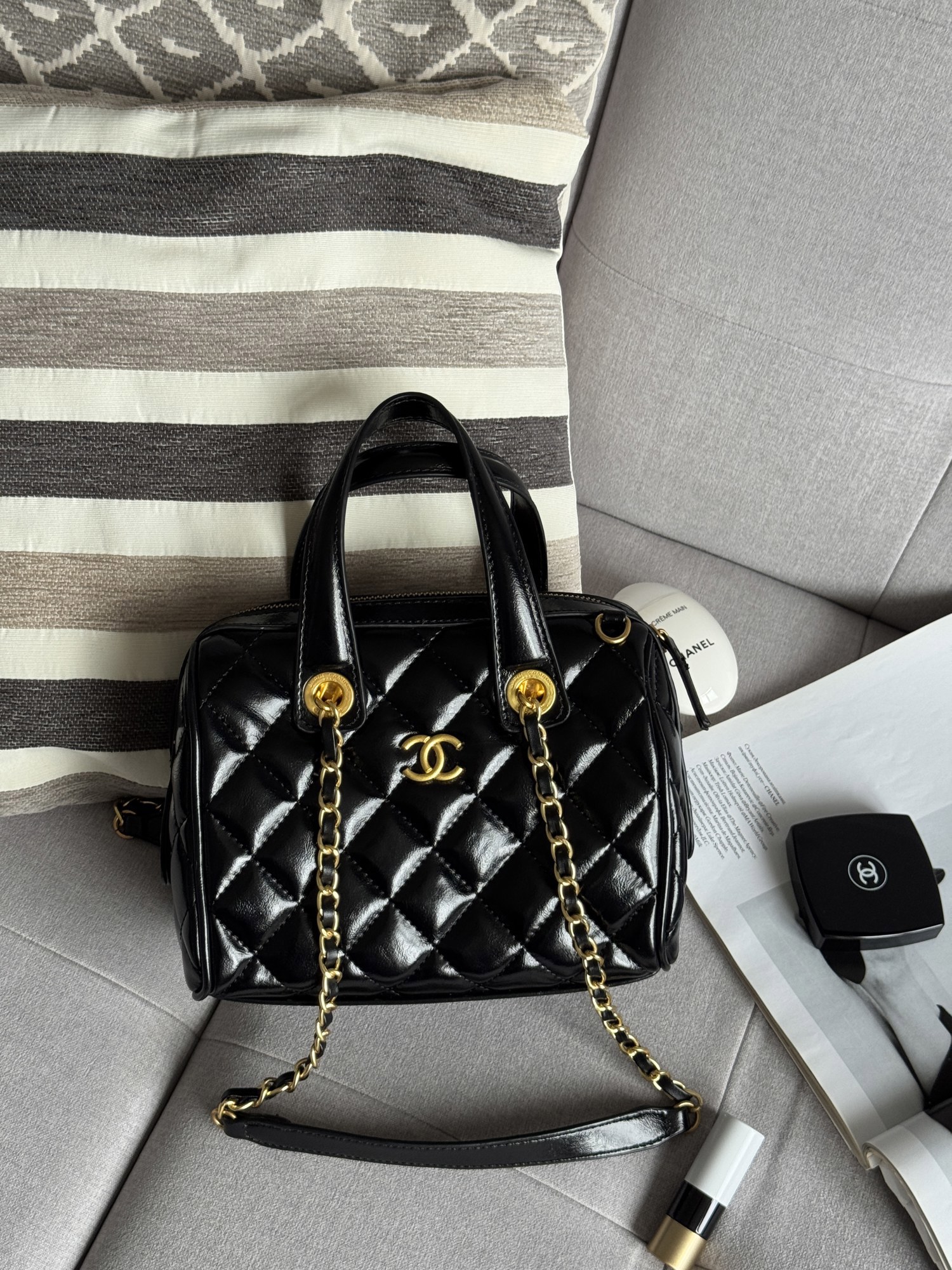Chanel Small Bowling Bag in Patent Crumpled Calfskin Black/Gold - 12