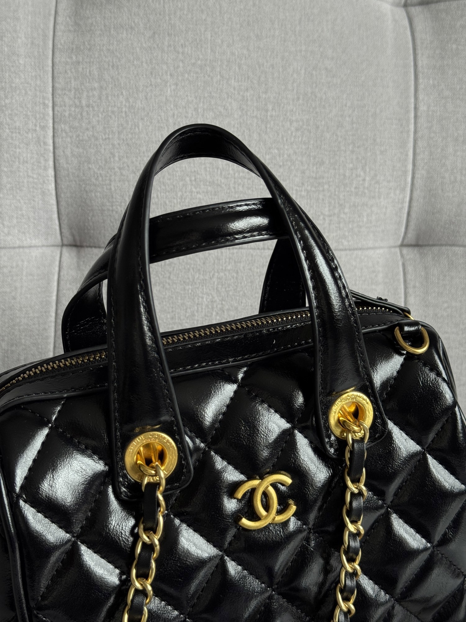 Chanel Small Bowling Bag in Patent Crumpled Calfskin Black/Gold - 5
