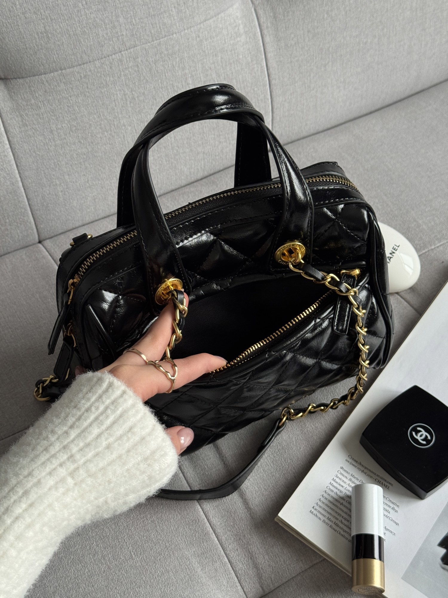 Chanel Small Bowling Bag in Patent Crumpled Calfskin Black/Gold - 6