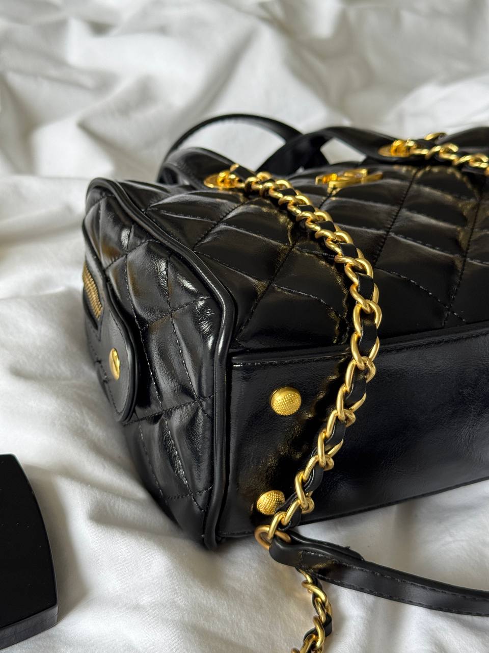 Chanel Small Bowling Bag in Patent Crumpled Calfskin Black/Gold - 15