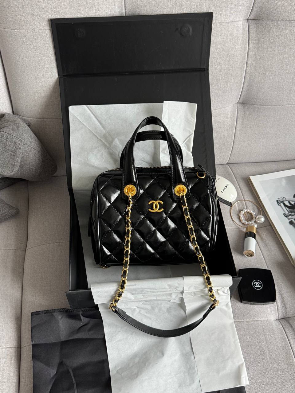 Chanel Small Bowling Bag in Patent Crumpled Calfskin Black/Gold - 2