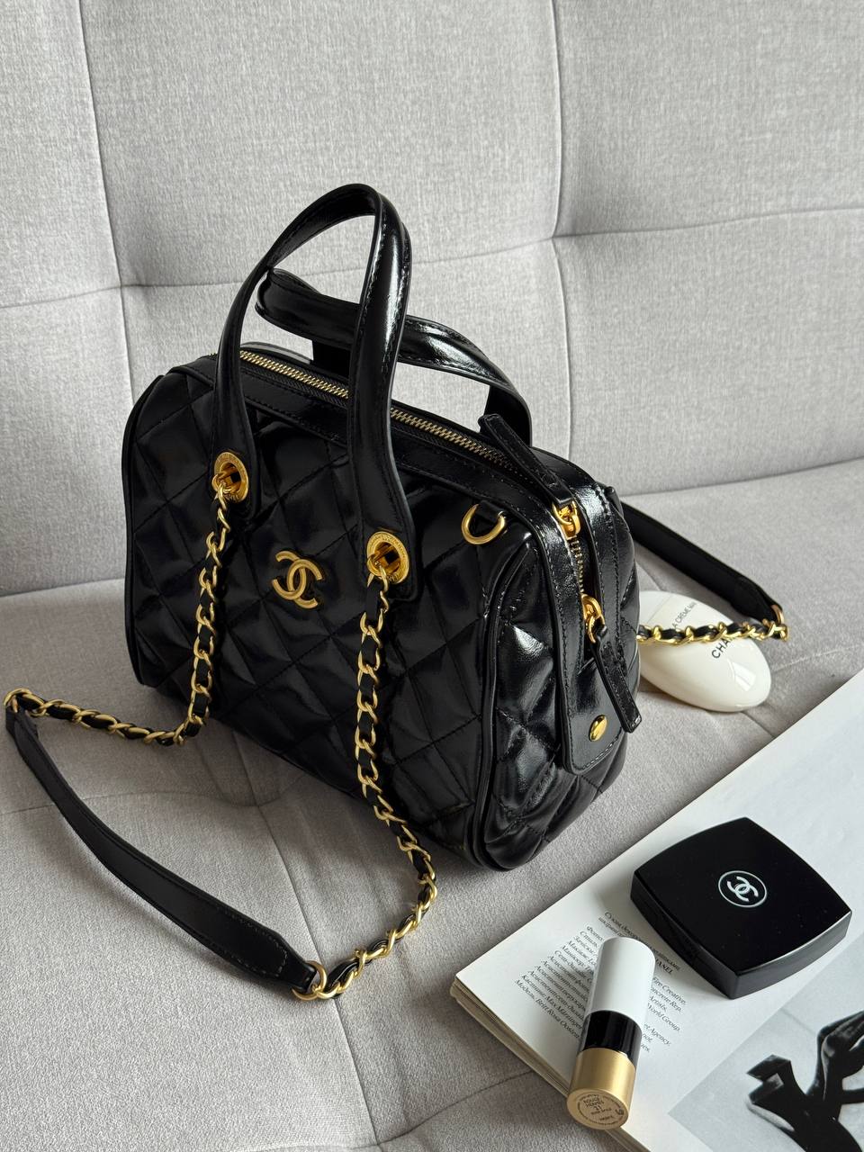 Chanel Small Bowling Bag in Patent Crumpled Calfskin Black/Gold - 3