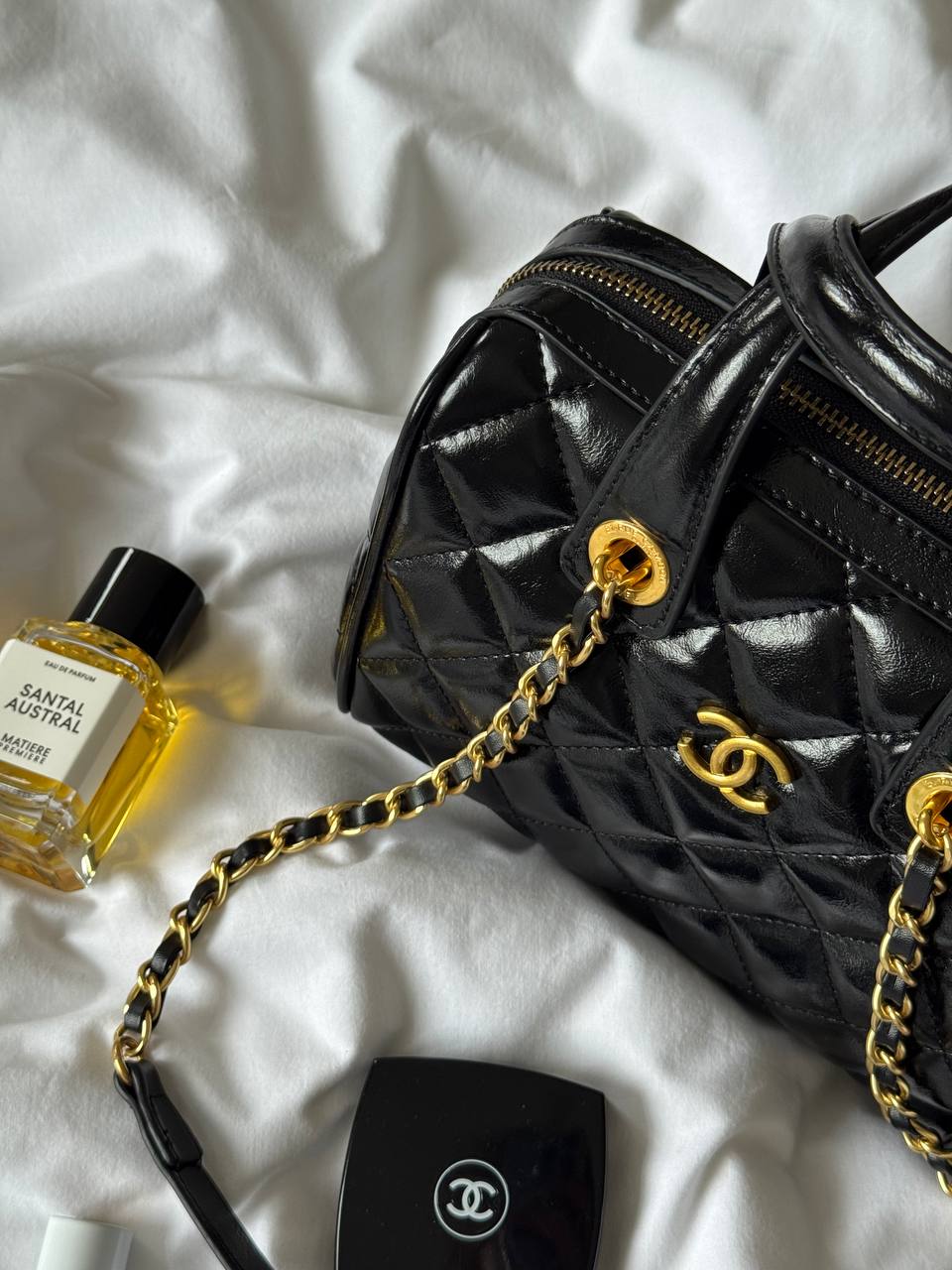 Chanel Small Bowling Bag in Patent Crumpled Calfskin Black/Gold - 6