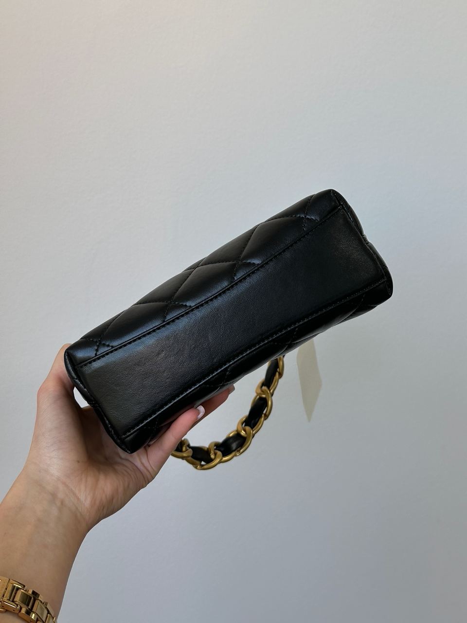 Chanel Small Hobo Bag Shiny Lambskin &amp; Gold-Tone Metal, Black - 7