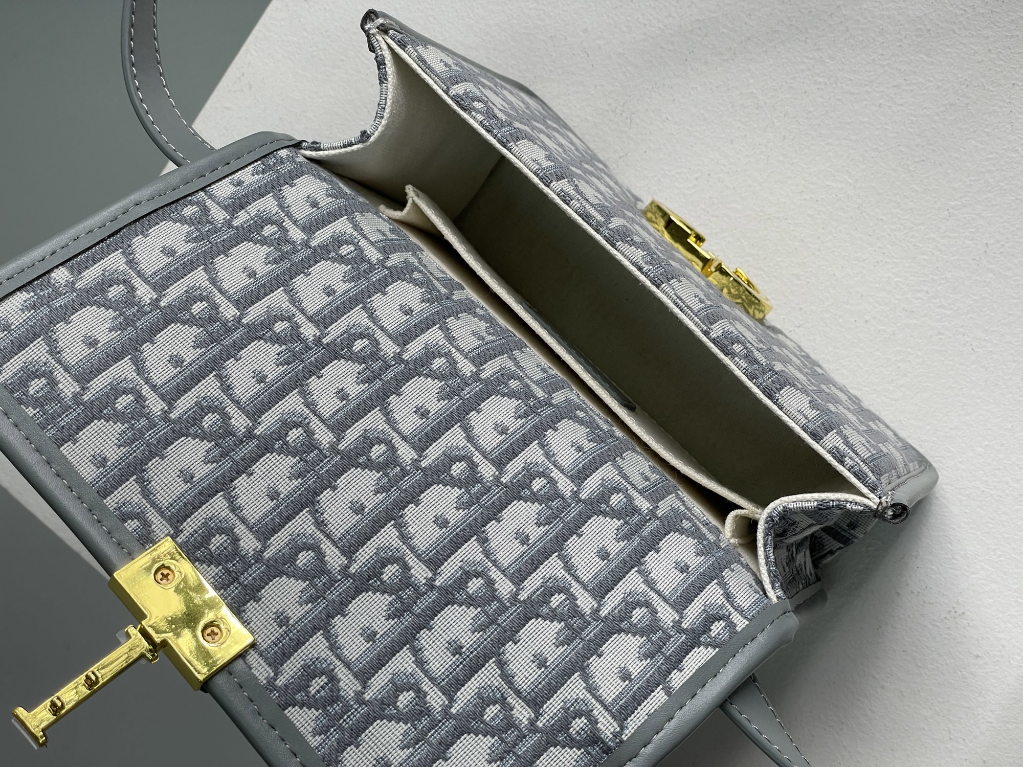 Christian Dior 30 Montaigne Chain Bag Grey Dior Oblique Jacquar - 11