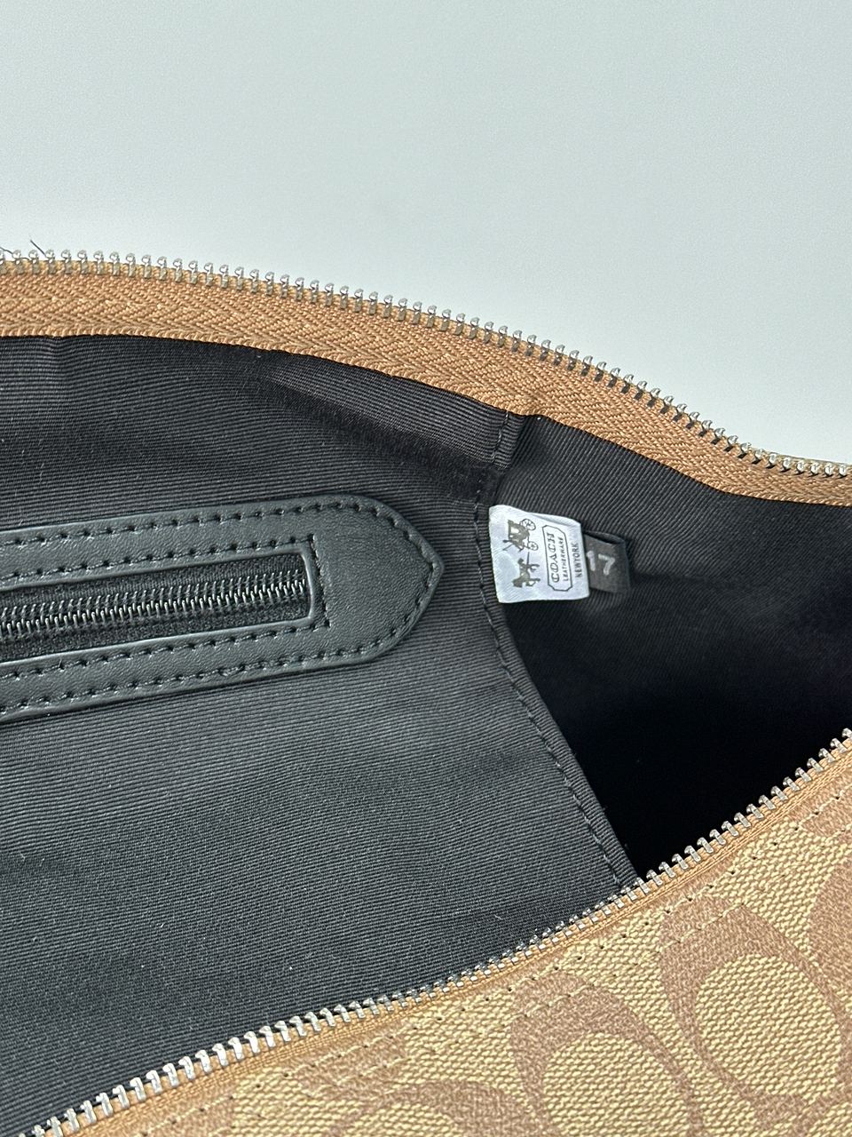 Coach 52 In Signature Canvas - 21