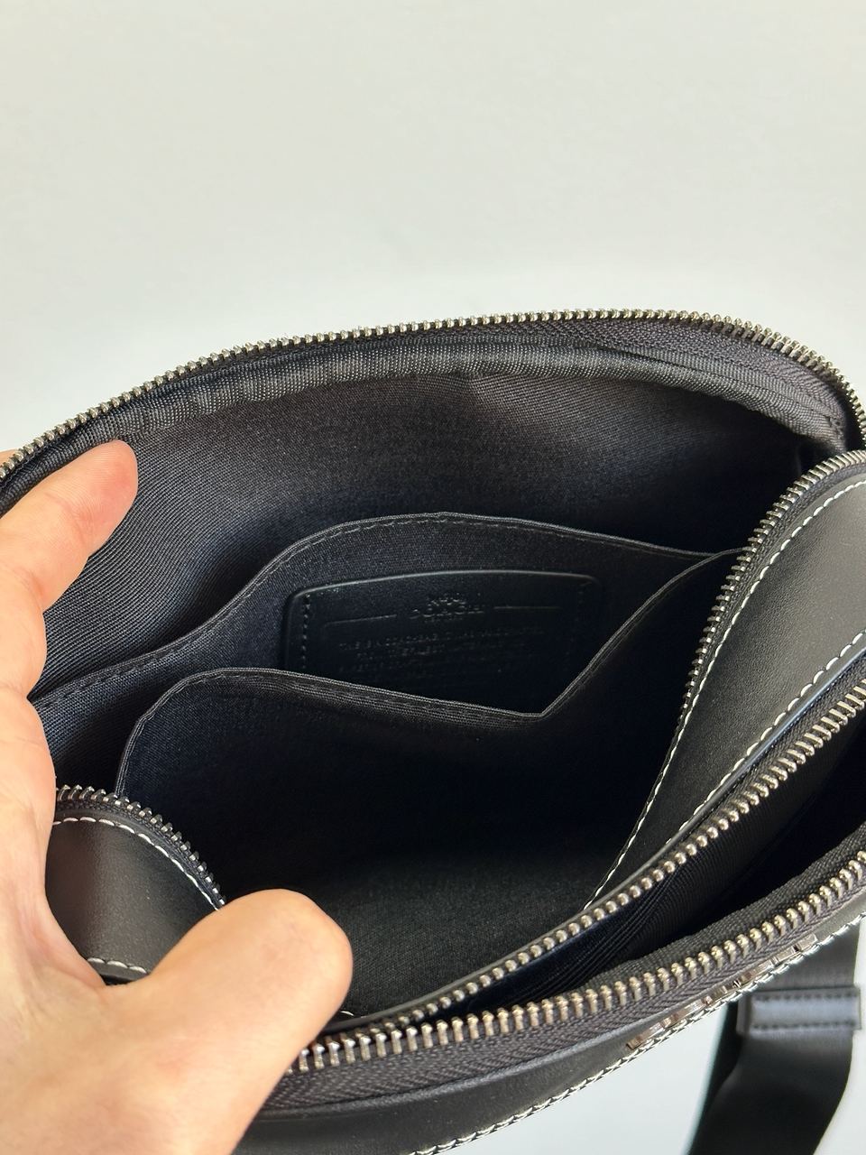 Coach Graham Crossbody With Total Black - 12