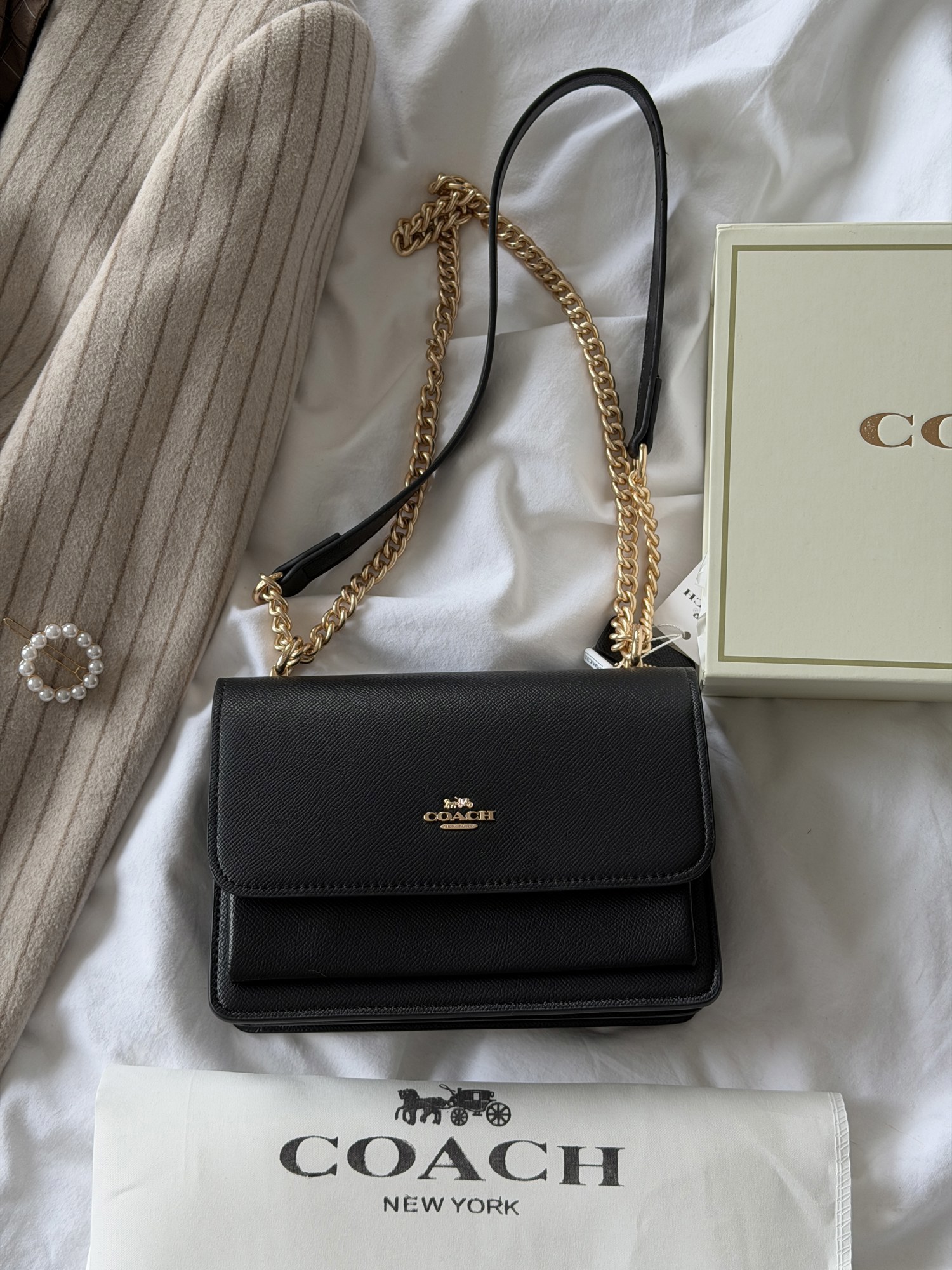 Coach Mini Klare Crossbody Black/Gold (магнітна коробка) - 3