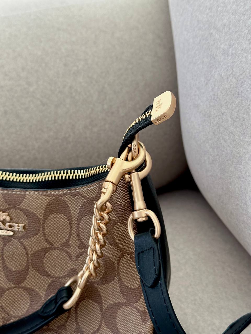 Coach Swinger 20 In Signature Canvas Black/Gold - 5