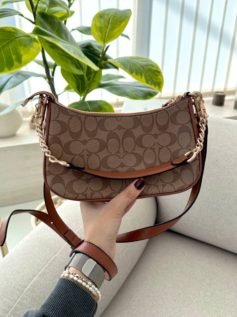 Coach Swinger 20 In Signature Canvas Saddle/Gold - 4