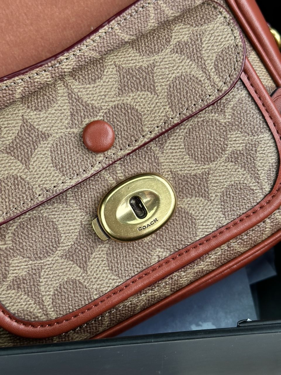 Coach Tabby Messenger In Signature Canvas - 25