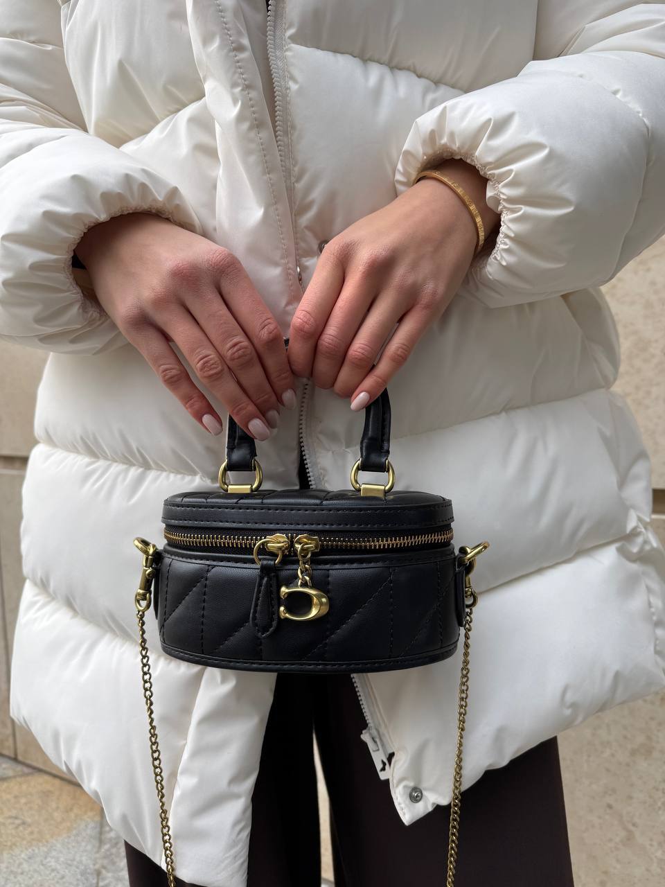 Coach Tank Circle/Oval Bag In Quilted Leather With Chain - 7