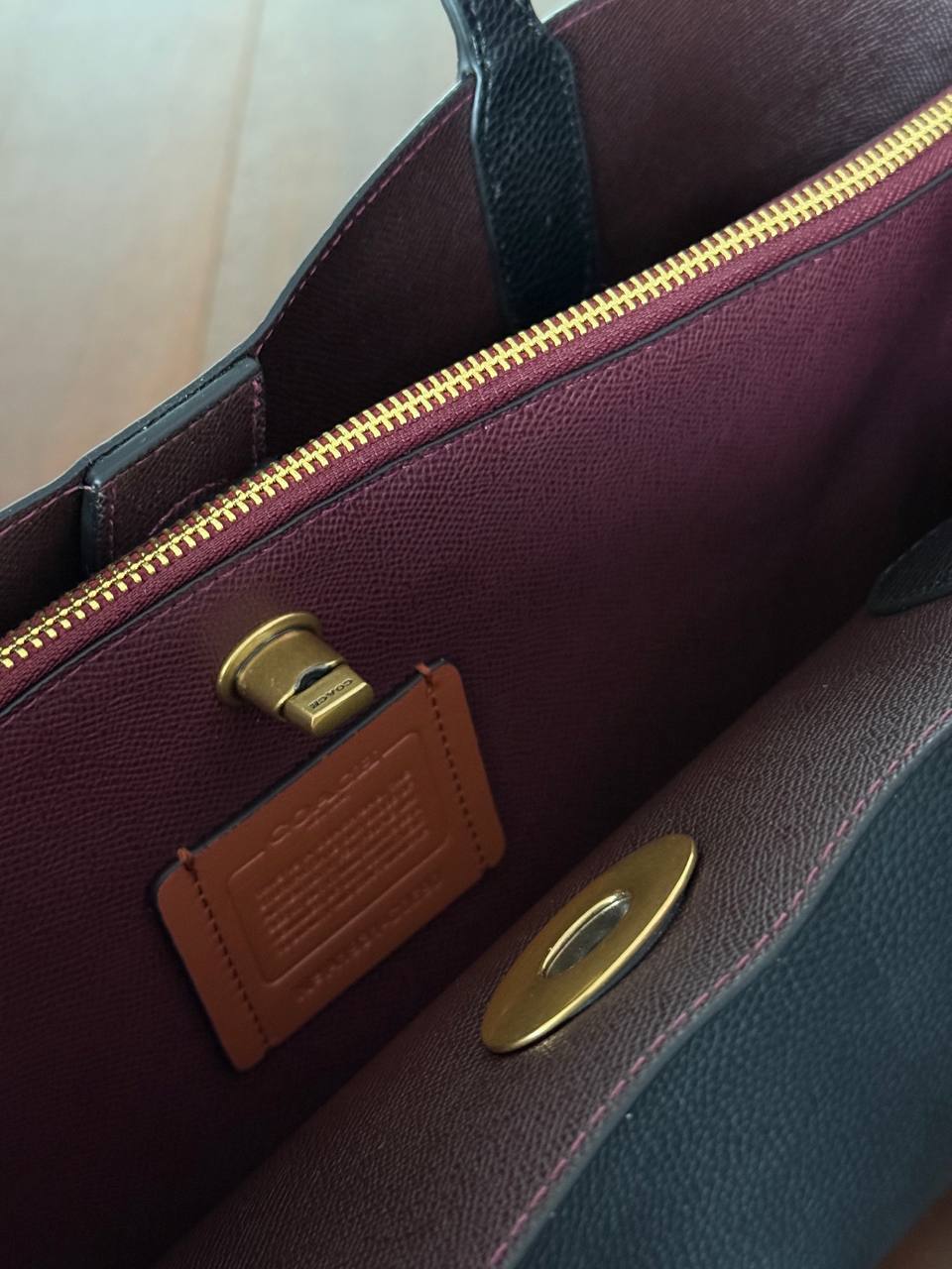 Coach Willow Tote Black - 10