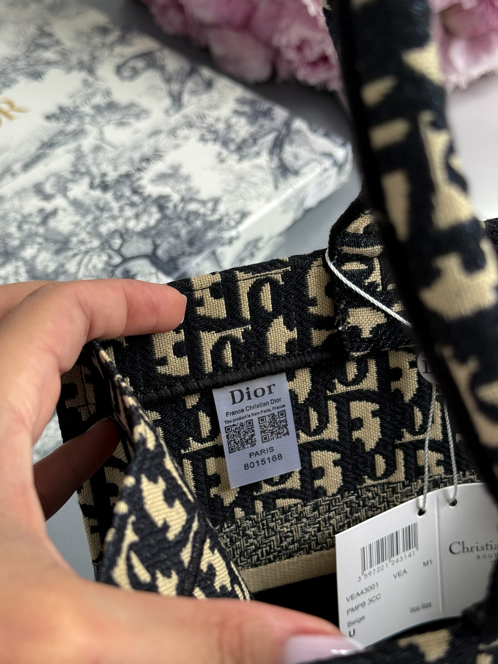 Dior Large Book Tote Ecru and Blue Dior Oblique Embroidery - 12