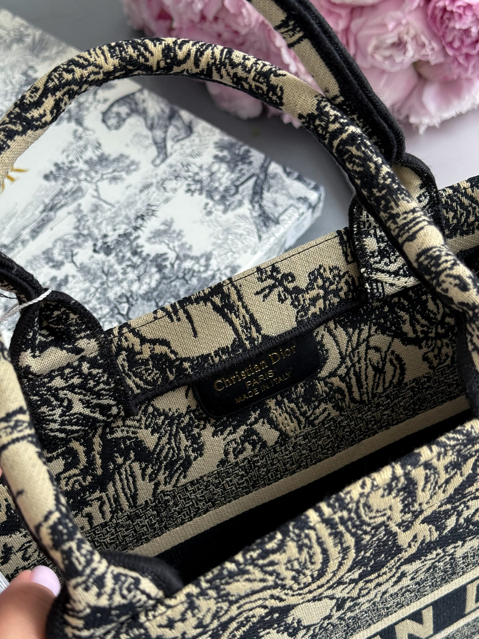 Dior Large Book Tote Ecru and Blue Dior Oblique Embroidery - 14